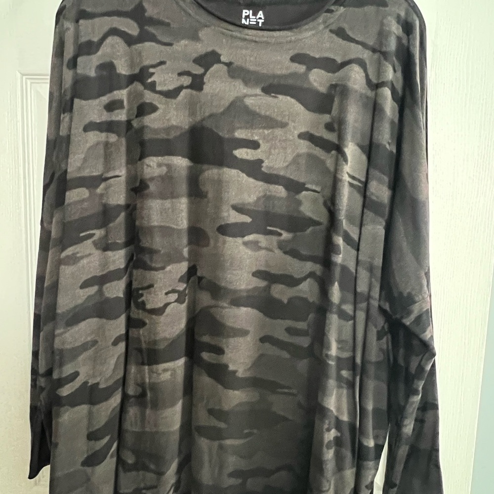 Planet Women's Black and Gray Camo Long Sleeve Tee. One size fits all